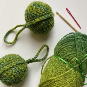 Christmas Baubles Crochet Kit