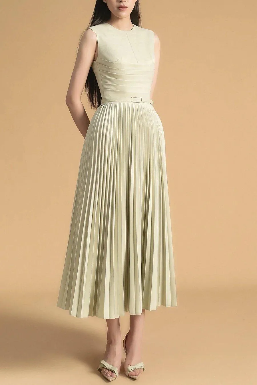 Elegant sleeveless round pleated dress- Lia