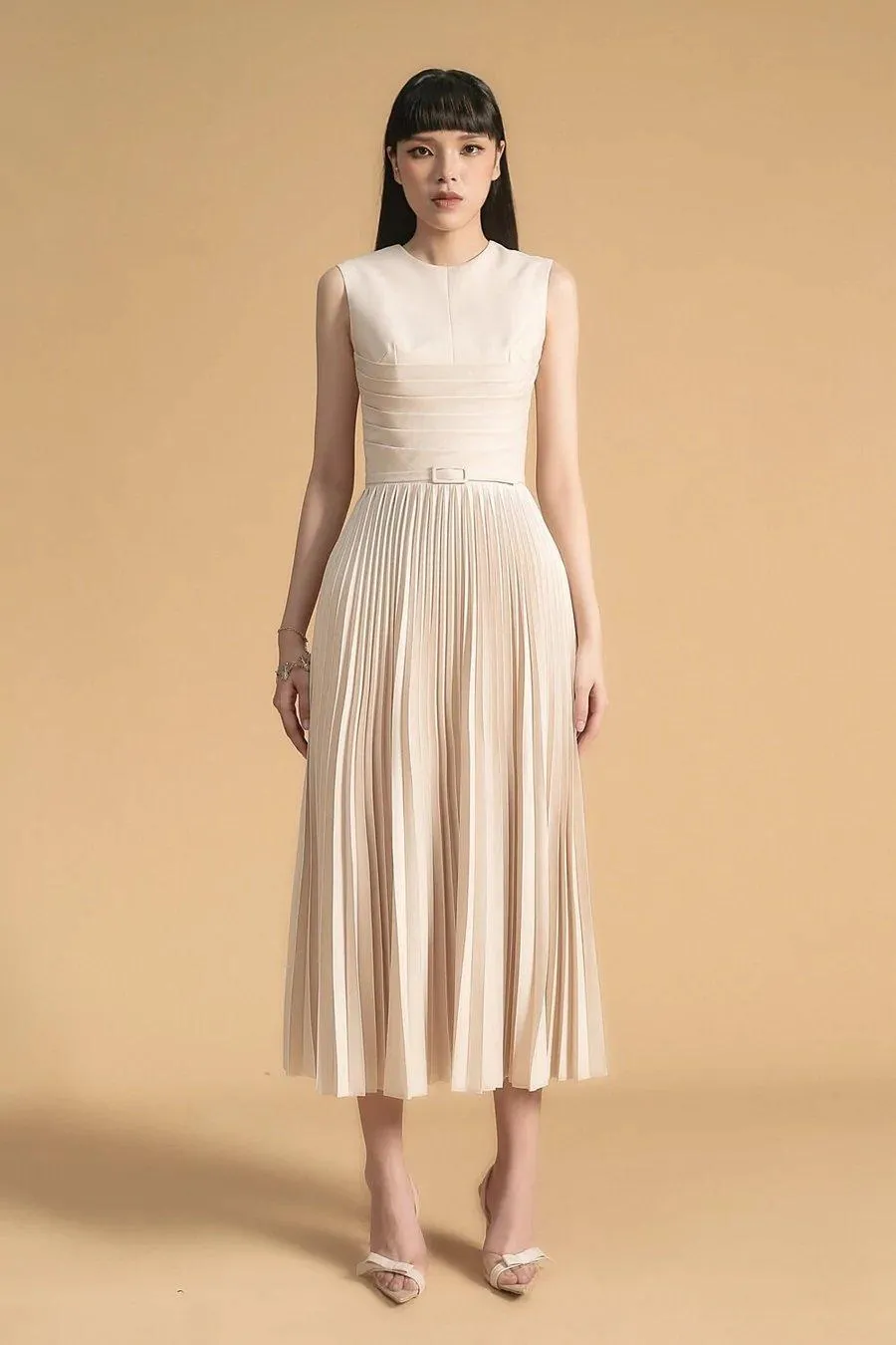 Elegant sleeveless round pleated dress- Lia