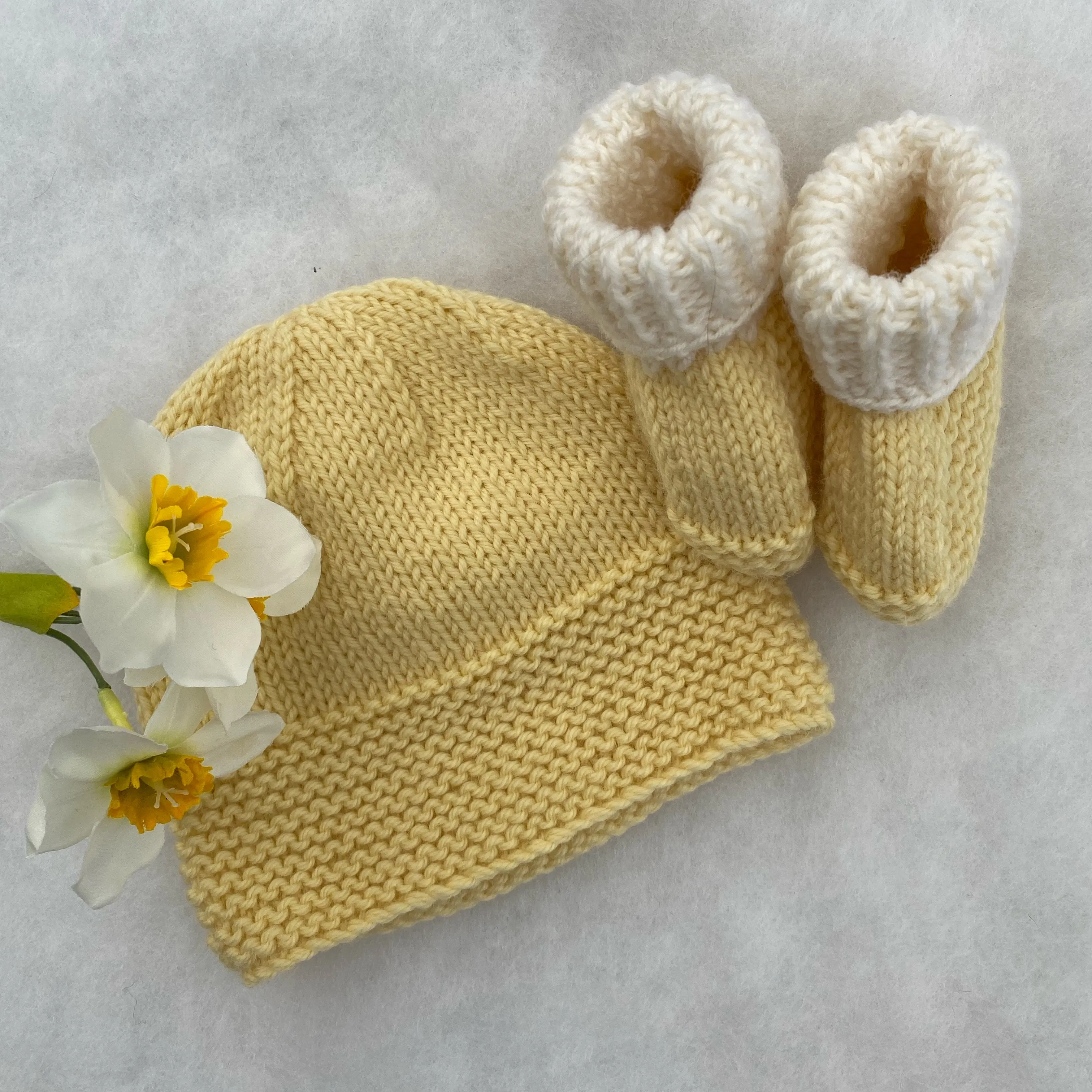 Merino baby bootie and hat set